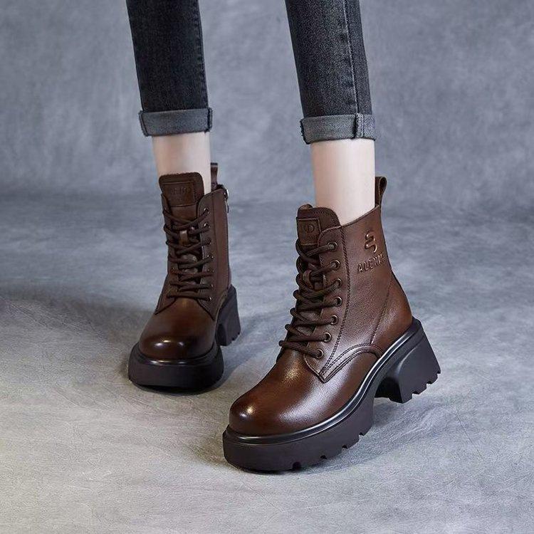 Neue Plattform-British-Kurzstiefel, kleine höhenverstellende Stiefel für Herbst und Winter, aufgeschichtete und verdickte Martin-Stiefel.