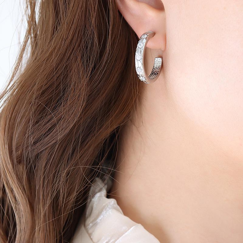 18K Gold Star Inlaid Zirconium C-Shaped Earrings