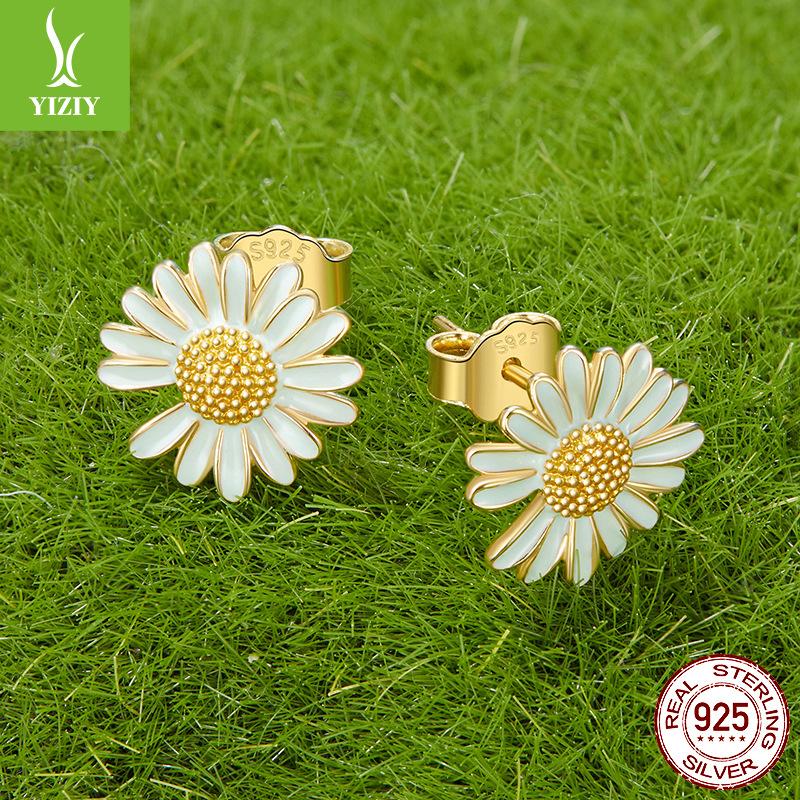Spring Cream Green Daisy Stud Earrings For Women, Fresh And Sweet S925 Sterling Silver Temperament Earrings Earrings