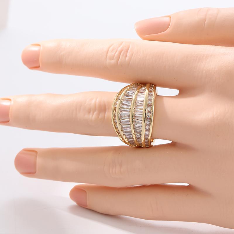 Fashion Golden Color Sparkling Wedding Band Bridal Accessories Women's Elegant Temperament Full Paved Synthetic Zirconia Jewelry