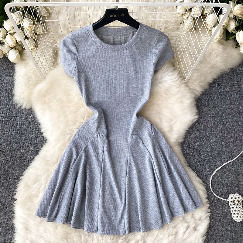 

Casual Pleated Dress Summer Figure Flattering round-Neck Short Sleeve Light gray All yards