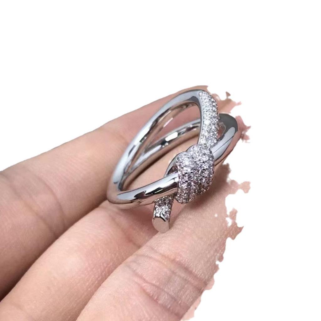 Luxury Rose Gold Twisted Rope Diamond Ring for Women - Elegant Couple Design