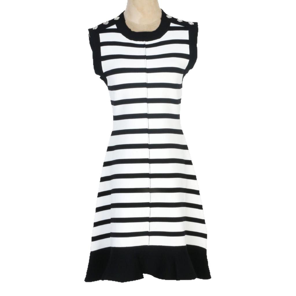 Elegant Women's Red Sleeveless Knitted Vest Dress - Round Neck, Waist-Slimming, and Figure-Flattering Fishtail Skirt for Evening.