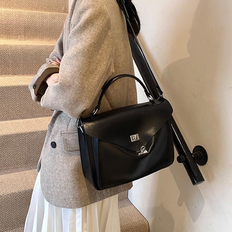 Messenger Crossbody Bag Versatile Large Capacity Shoulder Bag for Travel Vintage Brown PU Women's Tote Bag