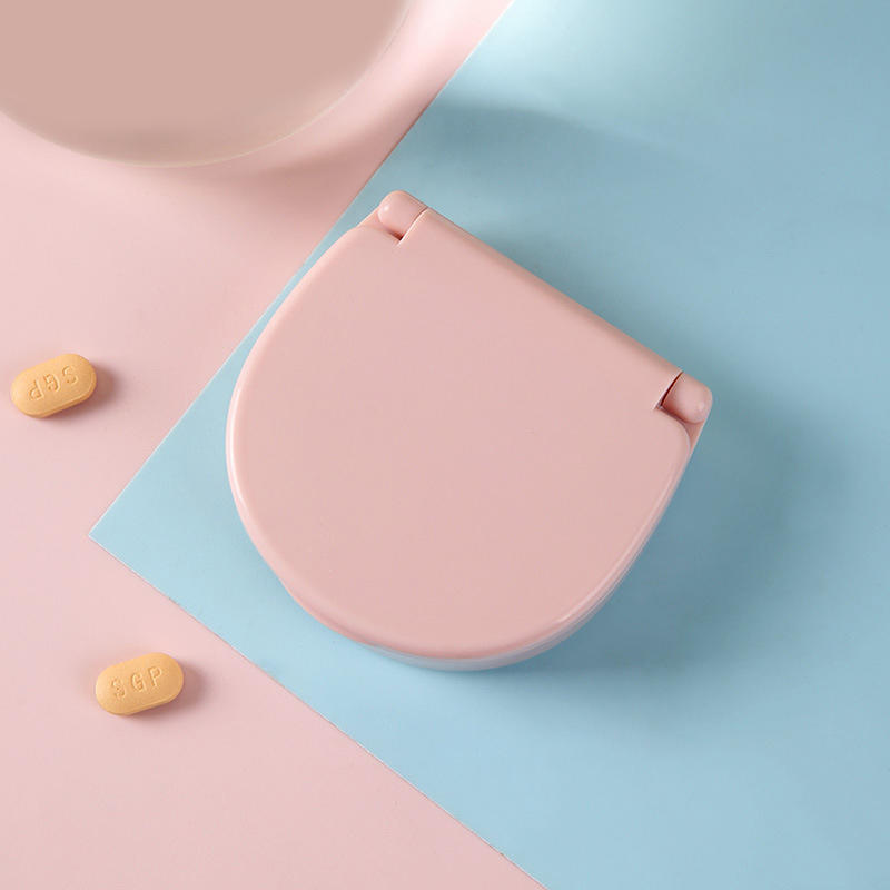 Portable Mini 4-Panel Small Medicine Box For Travel Suitable For Pills Supplements Portable Storage Box 4-Panel Multi-Color Fashionable Medicine Box