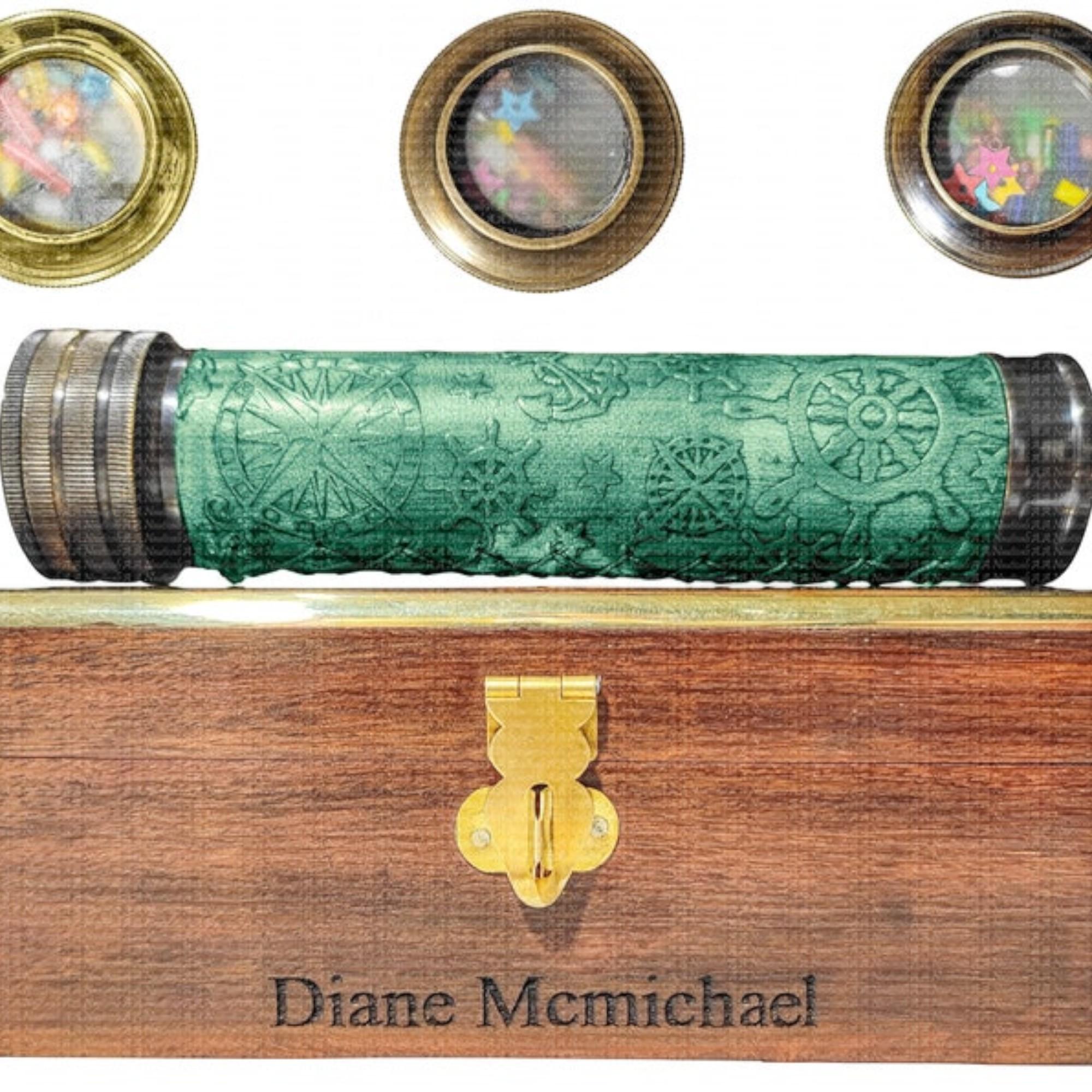 

Изготовленный на заказ разноцветный латунный калейдоскоп с кожаной и деревянной коробкой, персонализированный подарок для пап, мужчин, женщин, детей, на дни рождения, рождественский декор (зеленый)