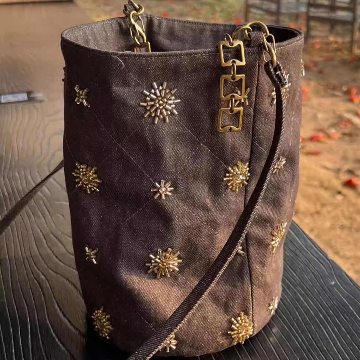 

Сумка-ведро с вышивкой бисером, летняя ретро джинсовая сумка через плечо 2025, новая китайская мода, универсальная сумка-мессенджер, женская сумка темно-коричневого