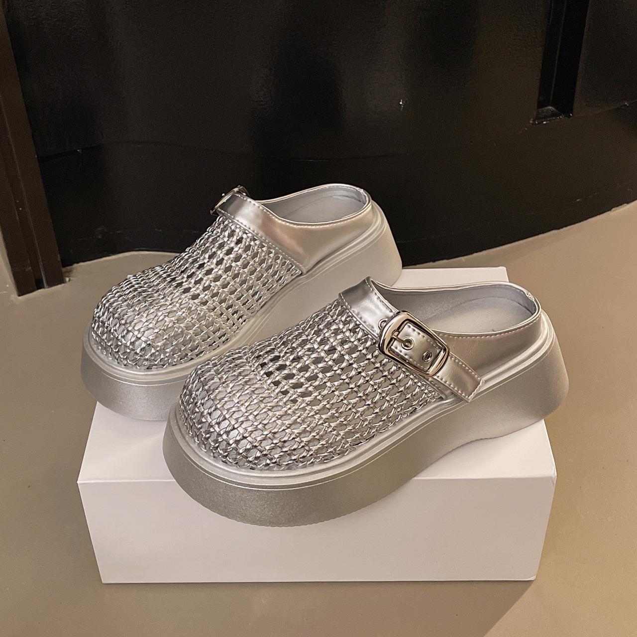 

Лофери на платформі мафін жіночі 2025 нова весна та літо вибух ретро плетена сумка мисок напівшльопанці маленькі сандалі 40 срібний