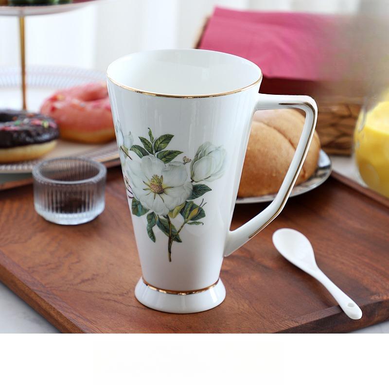 Kreativer Europäischer Keramikbecher mit Deckel Große Kapazität Knochenporzellan Wasserbecher Frühstückstasse Milchkaffeetasse Leichter Luxus