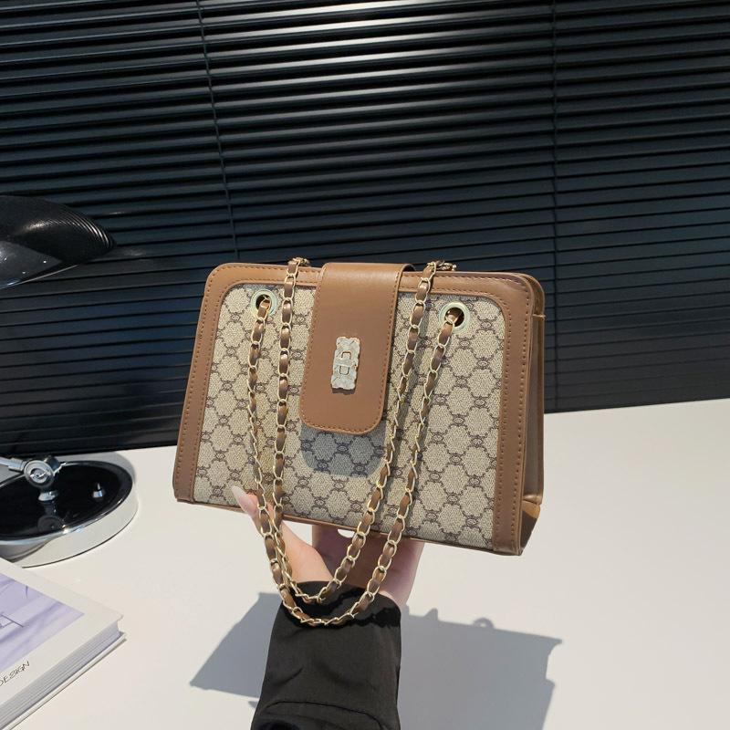 Bag Women's 2025 Summer New Large Capacity Personalized Chain Bag Fashion One Shoulder Simple Crossbody Bag Small Square Bag