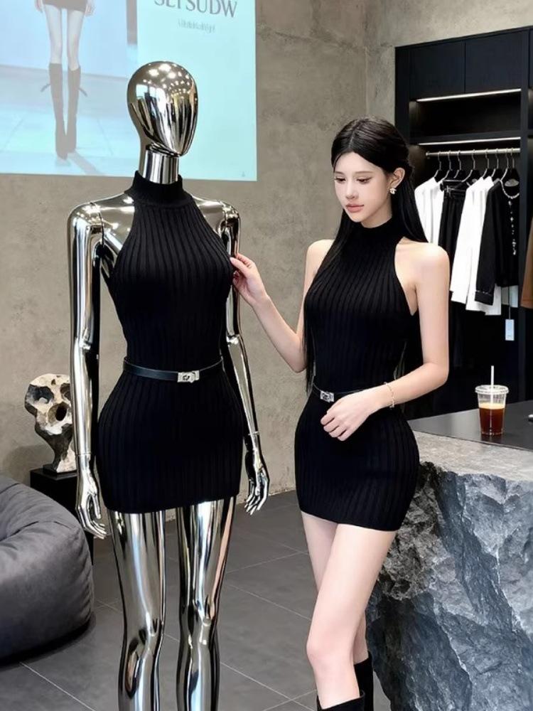 Elegant Korean Style Halter Sleeveless Knit Dress with Lace Open Back and Hip-Exposed Short Skirt