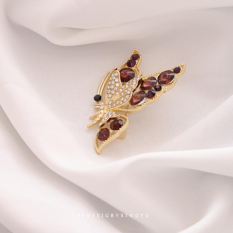 Broche Elegante de Pérola Dourada e Espiga de Trigo: Acessório Versátil e de Alta Qualidade para Mulheres