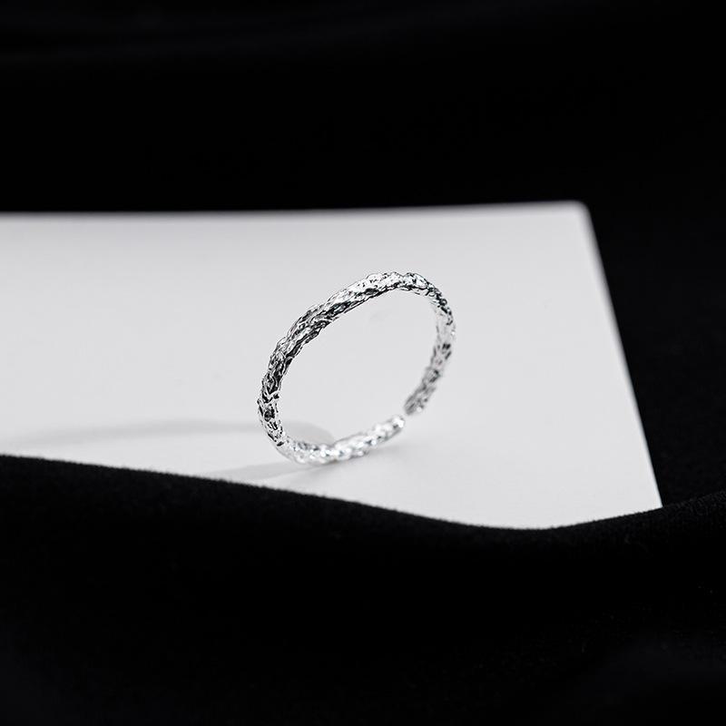 

Корейское кольцо из серебра 925 пробы с текстурой ствола дерева и открытой веткой для женщин Adjustable opening серебряный
