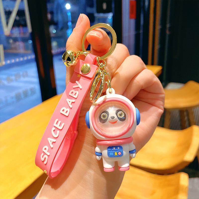 

Космический Астронавт Привлекательный Брелок Панда Модный Аксессуар из Смолы Для Всех Возрастов