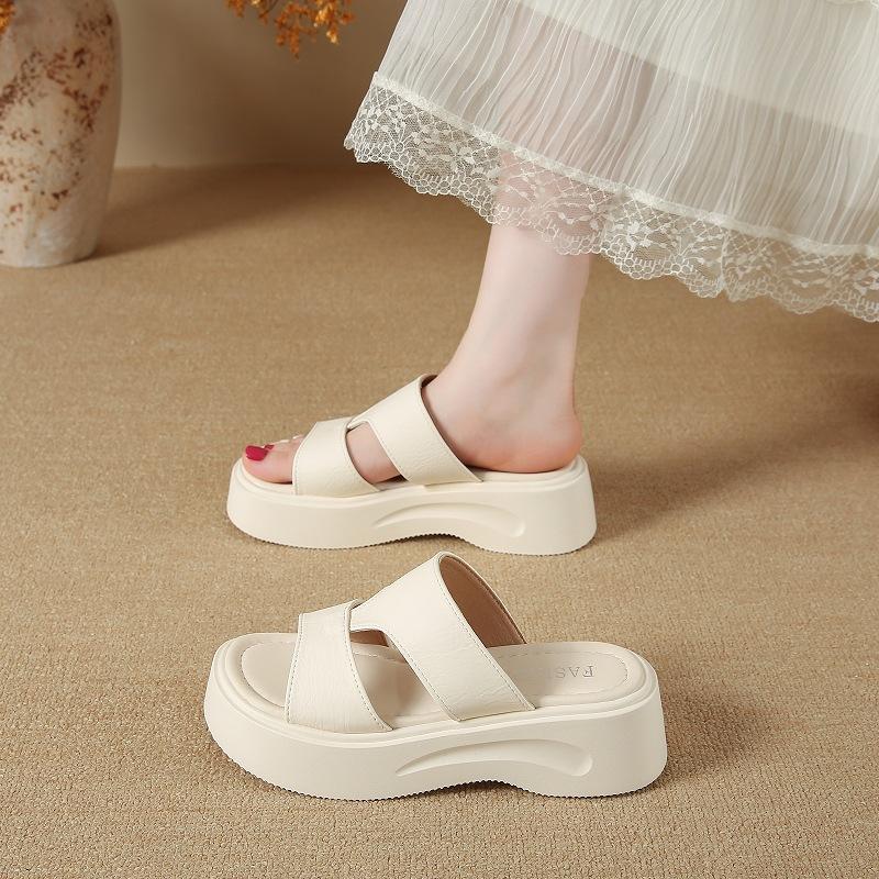 Summer Wear Thick-soled Heightening Cool Slippers for Women's 2025 New Retro Muffin One-word Soft-bottom Non-slip Beach Sandals