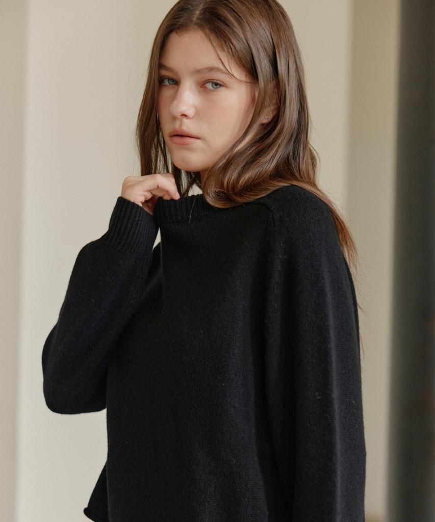 JE NE SAIS QUOI Loose-Fit Turtleneck Cashmere Knit_ Black