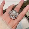 Huitan Ästhetischer Blumen Glänzender Zirkonia Fingerring Luxus Damen Party Schmuck mit Simulierter Perle Wunderschöne Zarte Accessoires