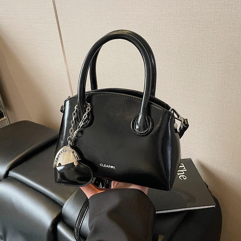 Niche Fashion Hand-carried Shell Bag Women's New Versatile Shoulder Bag Simple Casual Messenger Bag