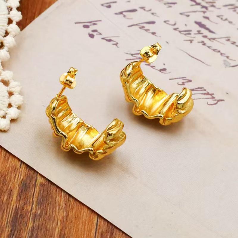 

Japanese & Korean Fashionable Croissant Pleated 18k Titanium Steel Earrings
