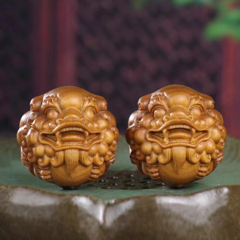 Boxwood Carved Lion Head Pixiu Handheld Massage Ball - Animal-Themed Gift for Elders