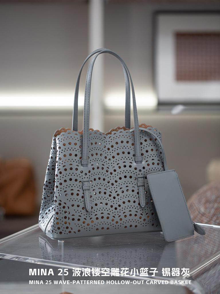 25 Small Fresh Fashion Hollow Embossed Cowhide Vegetable Pattern Womens Single Shoulder Daily Casual Bag