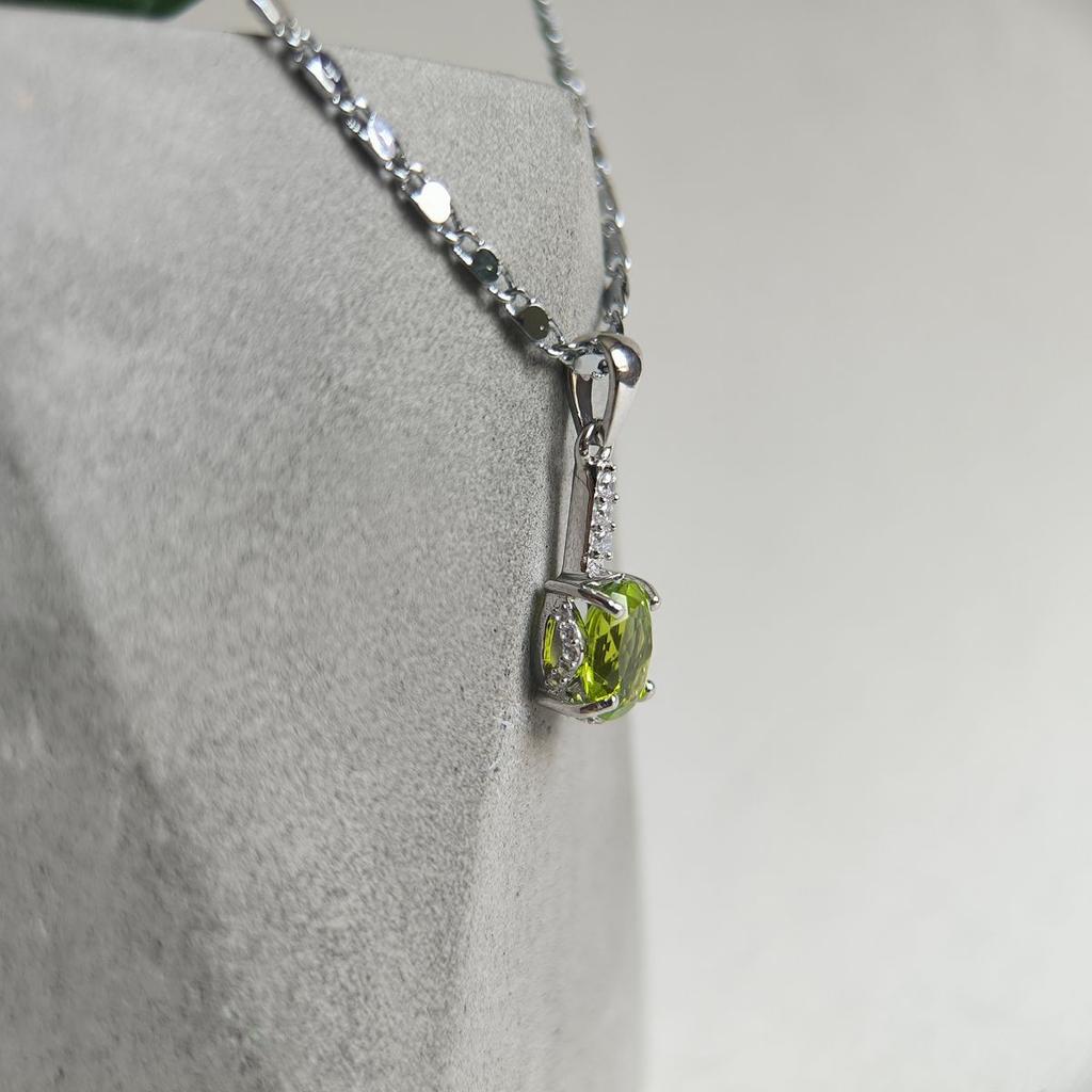 Серебряная подвеска с хризолітом (60002178)