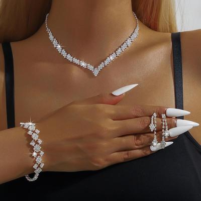 Elegante Set di Gioielli da Sposa: Splendidi Orecchini e Collana di Diamanti per Matrimoni