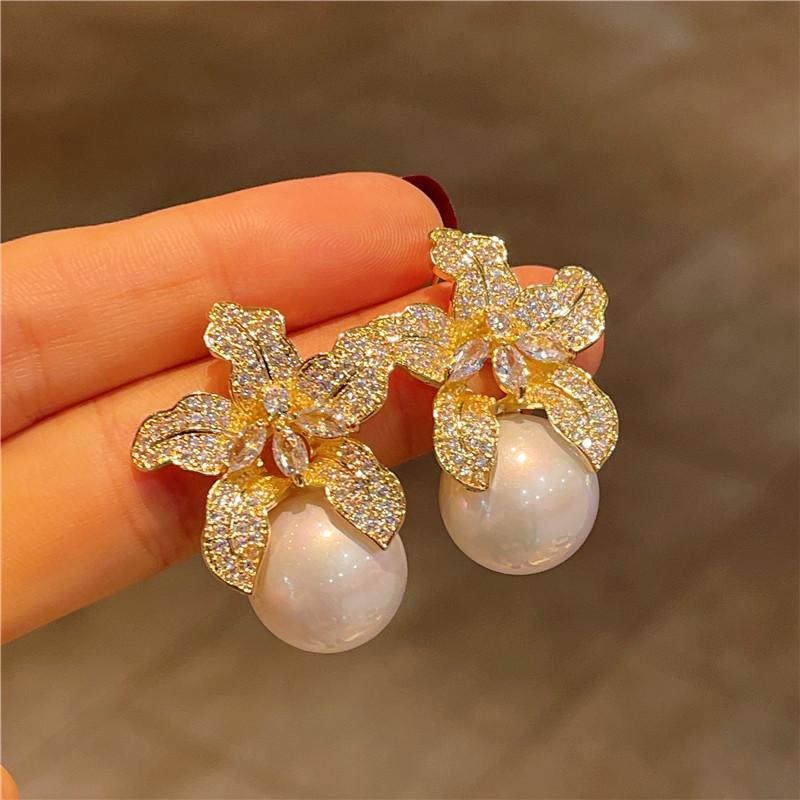 S925 Silver Needle Lily Earrings: Luxurious Pearls & Sparkling Diamonds for Women.