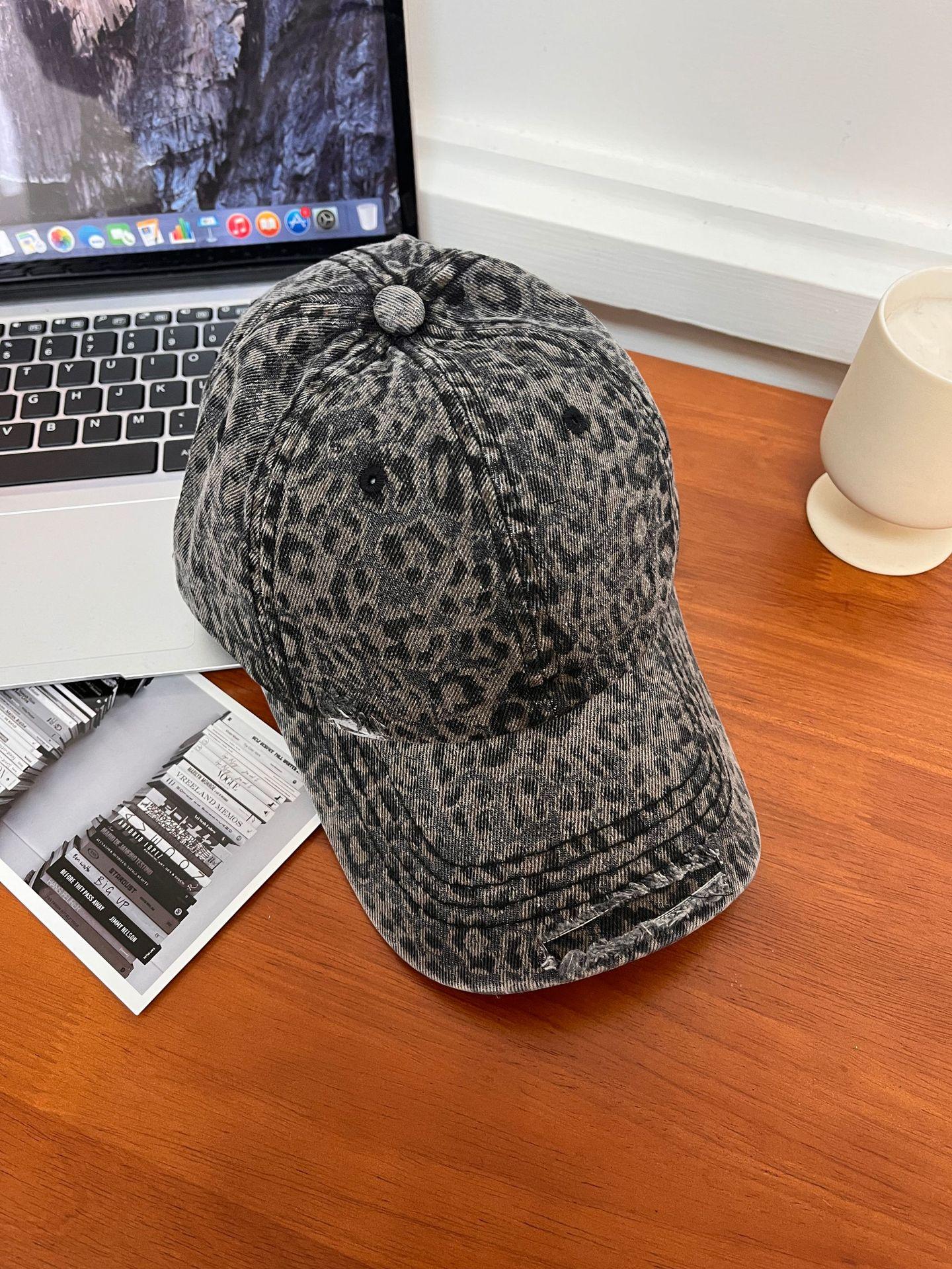 

Новая бейсболка с леопардовым принтом, старая повседневная универсальная уличная кепка с мягким верхом в стиле ретро, женская с маленьким лицом M（56-58cm）