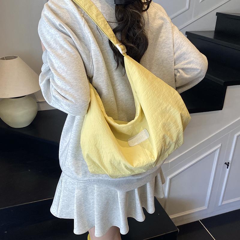 Korean literary and artistic style canvas bag women's 2025 new simple and large-capacity one-shoulder crossbody dumpling bag will be sent on behalf of