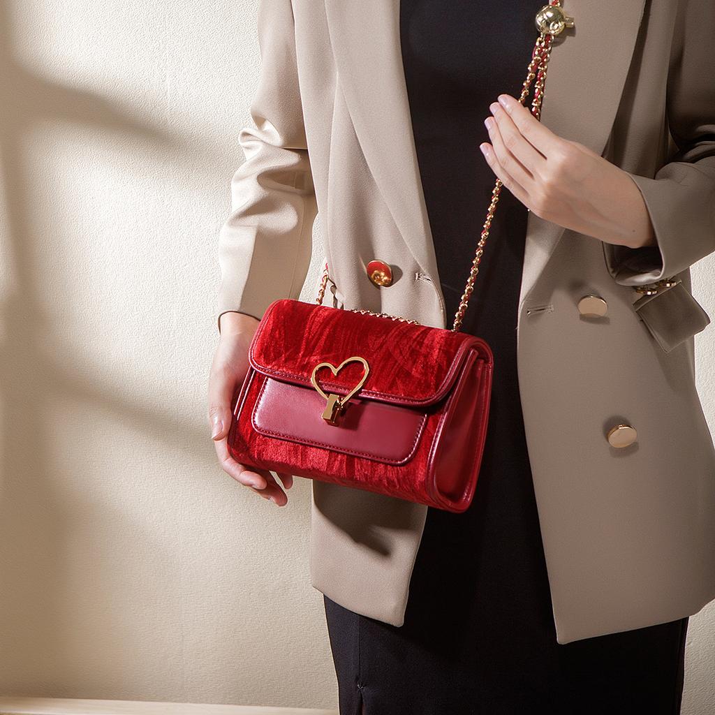 2024 Summer New Niche Valentine's Day Gift for Girlfriend: Single-Shoulder Underarm Bag with High-End Chain, Crossbody Small Square Bag