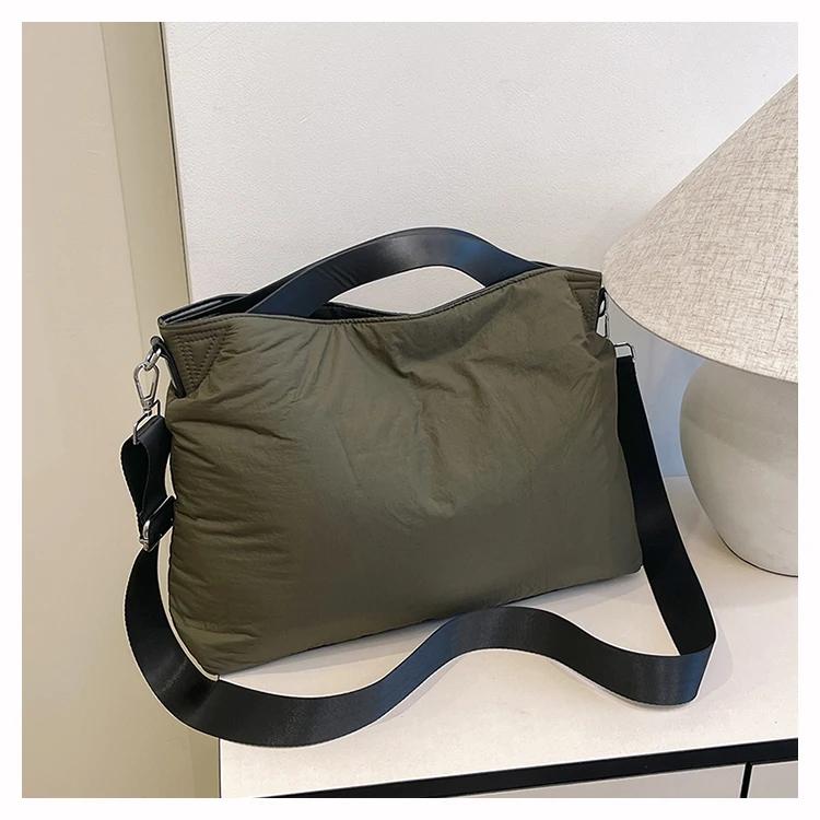 New Casual Autumn Winter Styles High-capacity Shoulder Bag  Advanced Feeling Ultra Light Commute Single Crossbody Bag