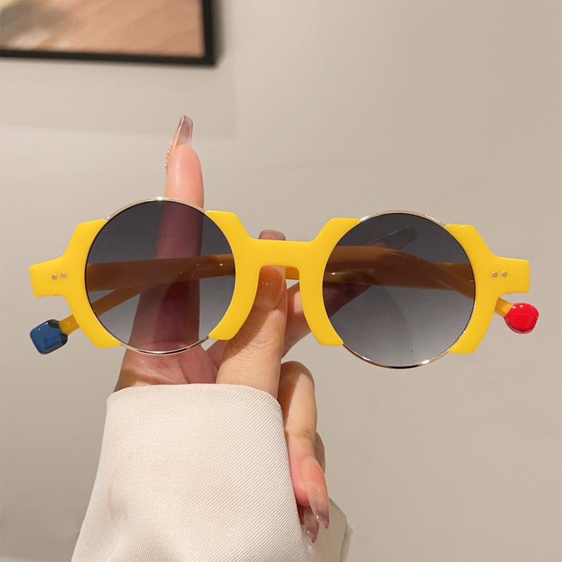 Popular Fashion Round Sunglasses Women For Men Punk Retro Rivet Sun Glasses Luxury Brand Designer Gradient Cute Shades Uv400