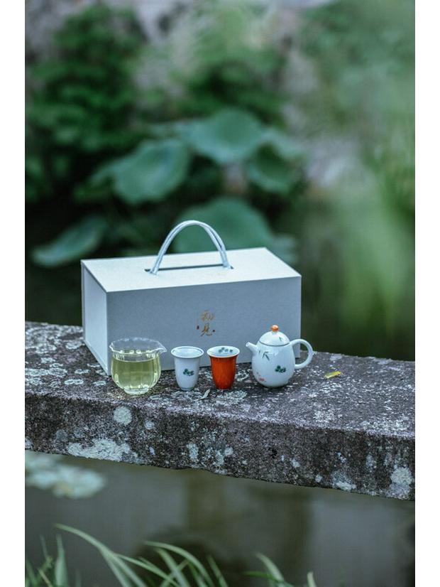 Shangqi Hand-Painted Three Friends of Winter Ceramic Gongfu Tea Set with Metal Cups