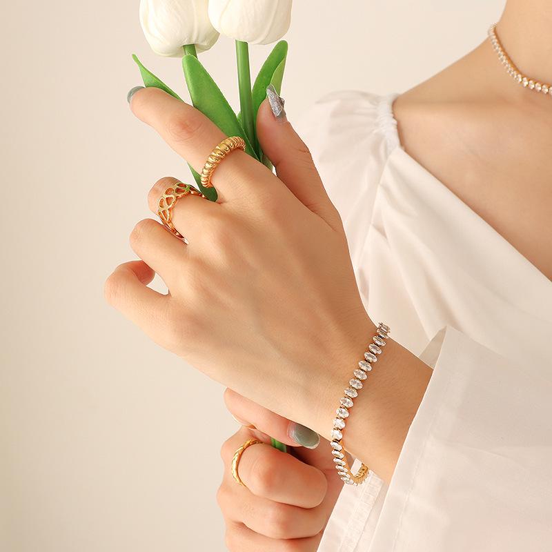 Elegant Noble Lady Necklace and Bracelet Set with Zircon Accents
