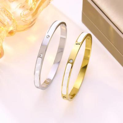 Damenmode Luxus Titanstahl Armband mit Diamanten, 18K Vergoldet, Weißes Muschel-Schloss, Partnerdesign.