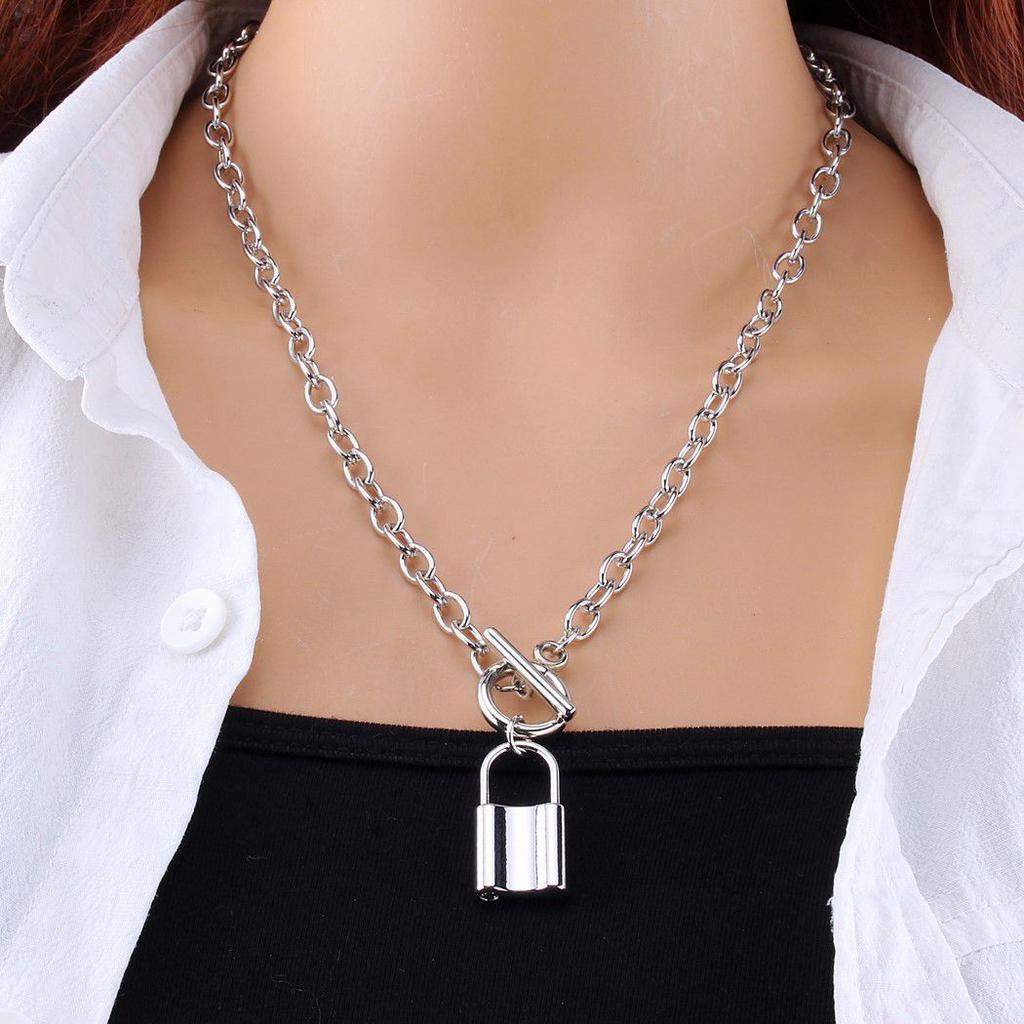 Short glossy lock shape pendant necklace men and women cold wind collarbone chain ins dancing hip hop accessories snake bone