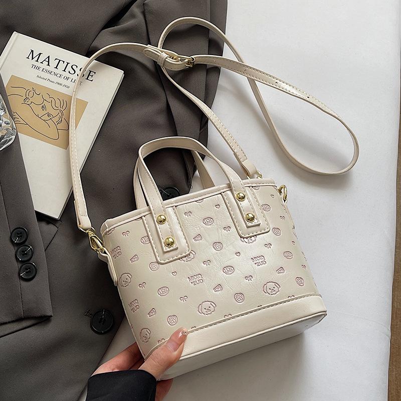 Korean Version of the New Product, Sweet Style Fashion Printing, Portable Bucket Bag, Women's Commuting Versatile and Advanced Messenger Bag