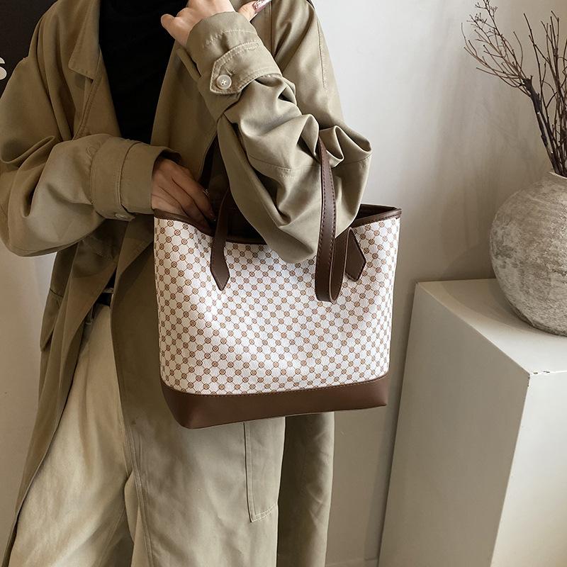 Spring and summer new fashionable presbyopia handbag shoulder bag tote bag women's bag supports a large number of mixed batches