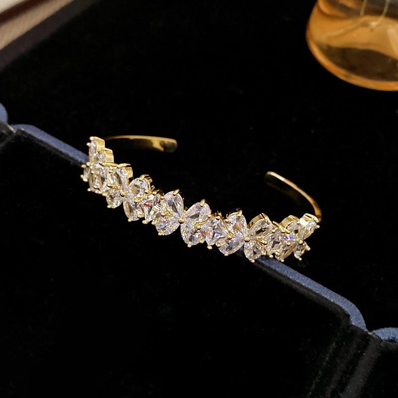 

Квадратные циркониевые регулируемые браслеты-манжеты для женщин, темпераментные браслеты-манжеты в стиле легкой роскоши, персональные изумрудные циркониевые браслеты оптом