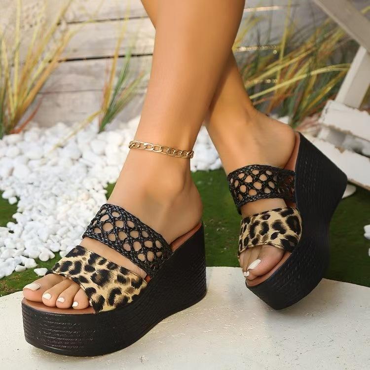 Foreign Trade Large Size 2025 Summer New Thick-soled Slippers One-character Sandals European and American Hollow Leopard Print Slippers