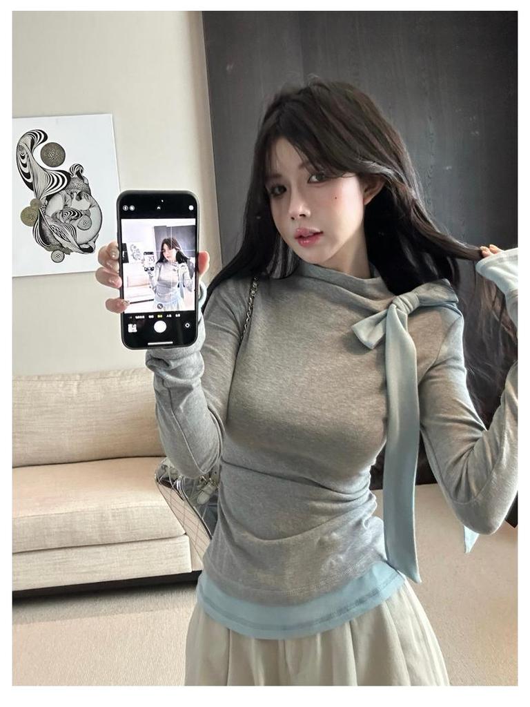 Elegante Top de Punto para Mujer con Cuello Alto y Lazo