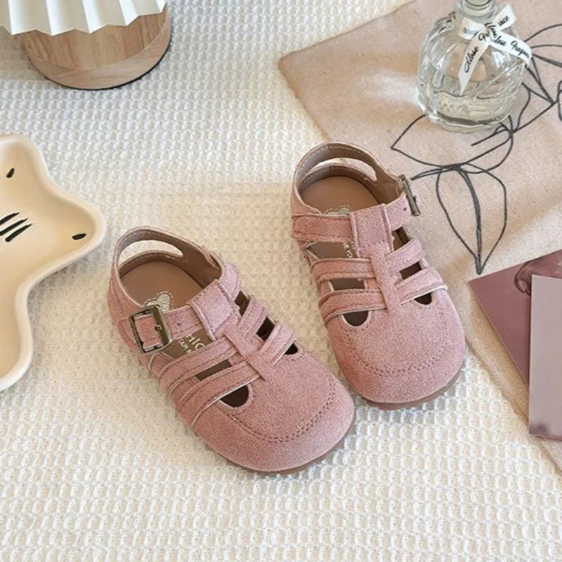 1-12J Kindersandalen Zehenschutz Jungen Mädchen Sommer Neu Süßigkeiten Weiche Sohle Schuhe Kinder Freizeit Retro Flache Ledersandalen
