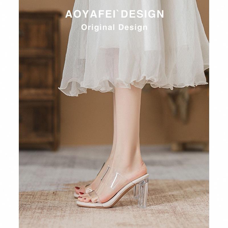 

Наступая на дерьмовые овчинные прозрачные босоножки на высоком каблуке, новые хрустальные каблуки летом, толстые каблуки и крутые тапочки для женщин 40