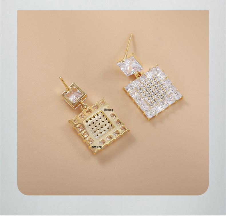 Shining Pearl Copper Square Stud Earrings - Women's Light Luxury High-End Jewelry
