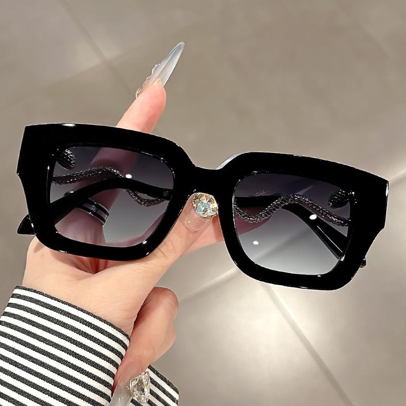 New European and American square-framed striped snake-leg sunglasses, trendy party and fashionable sunglasses