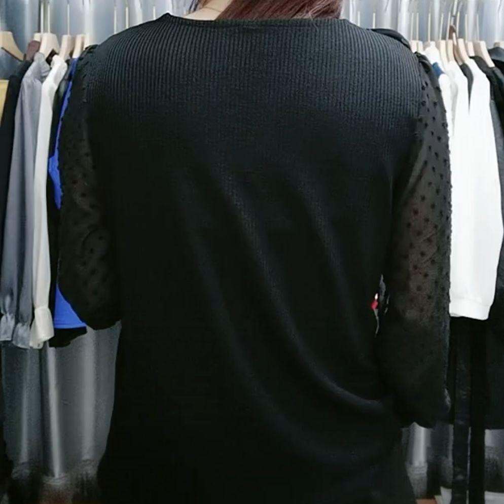 Versatil și elegant: Top ușor cu mânecă lungă, cu guler din dantelă