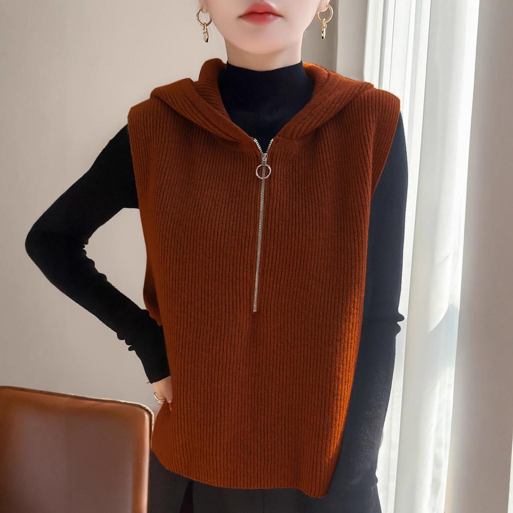 Zippered Hooded Jacket with Multiple Pockets. New Style for Autumn and Winter. Layered Design. Casual and Suitable for Commuting.