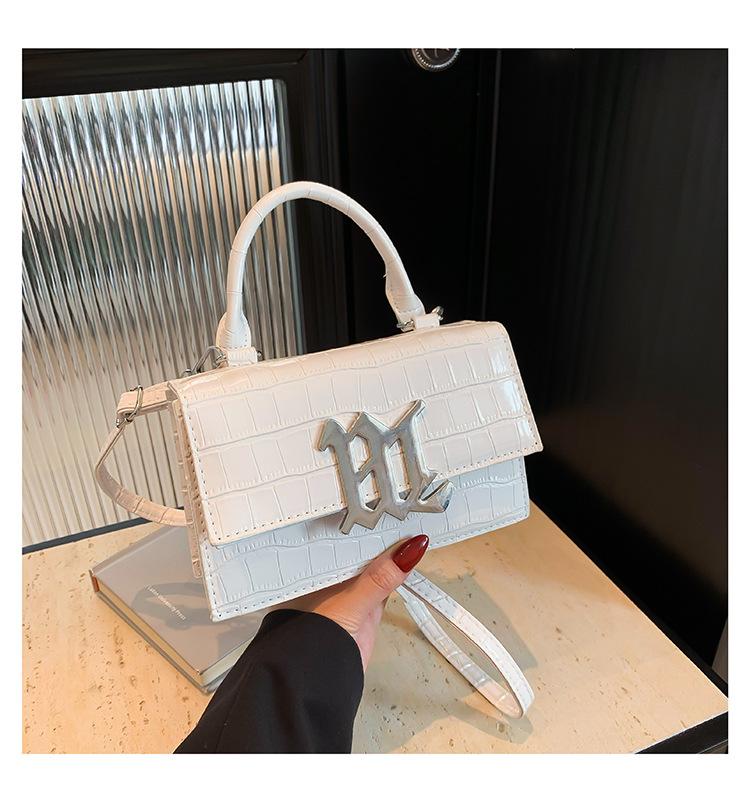 

Корейская версия женской сумки 2025 новая текстурированная сумочка весенняя модная повседневная на плечо сумка-мессенджер маленькая квадратная сумка белый