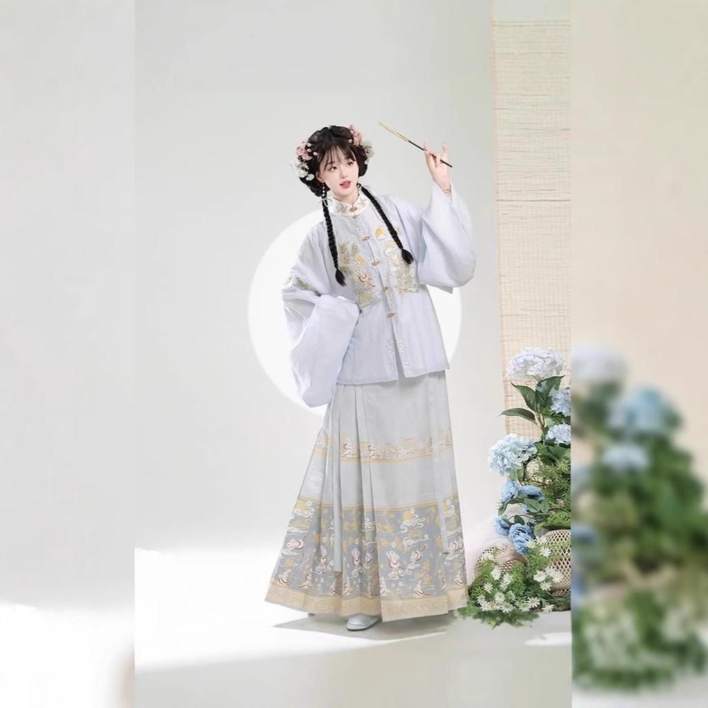Women's Ming Dynasty Hanfu Set, "Osmanthus Rabbit" Embroidery Jacket with Pipa Sleeves & Mamian Skirt